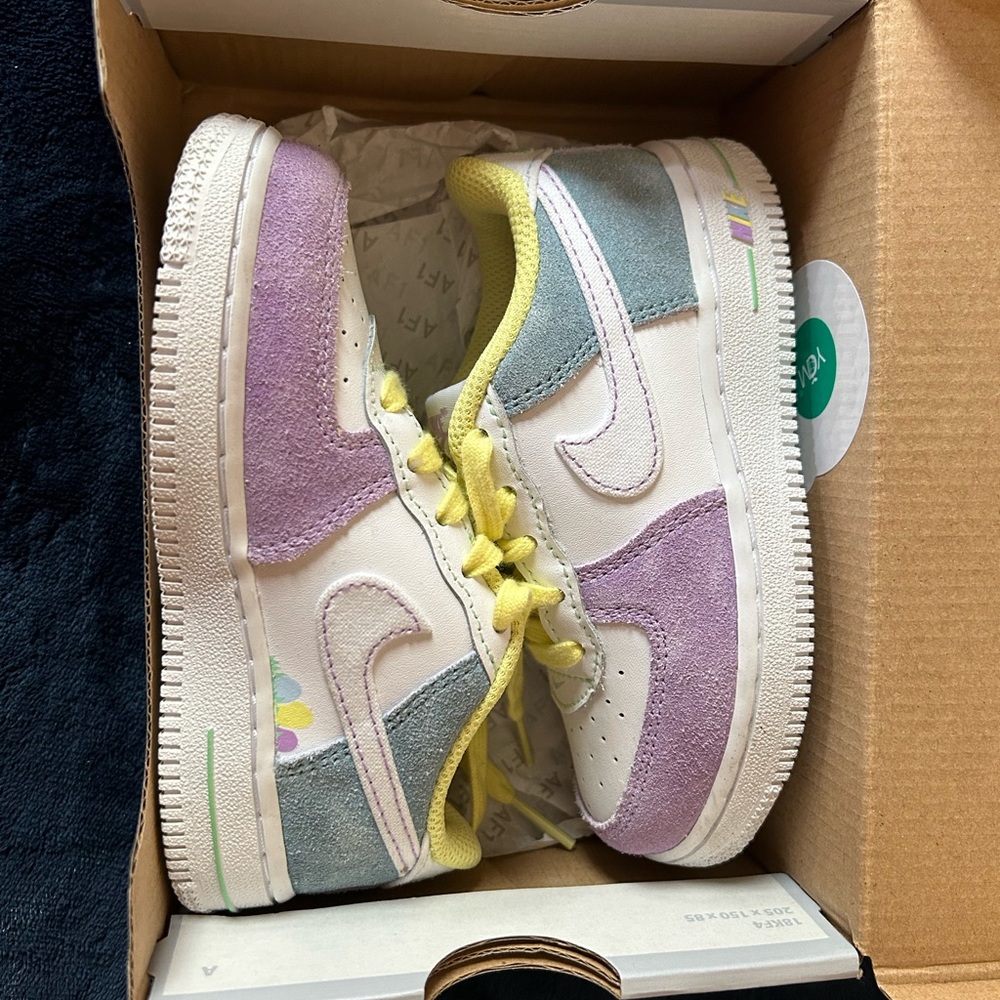 Nike Air Force 1 LV8